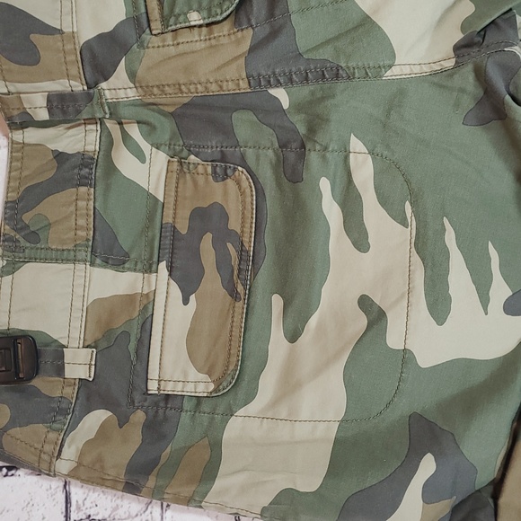 INC International Concepts Green and Brown Shorts with Camo Design Size 8 EUC - Picture 8 of 9